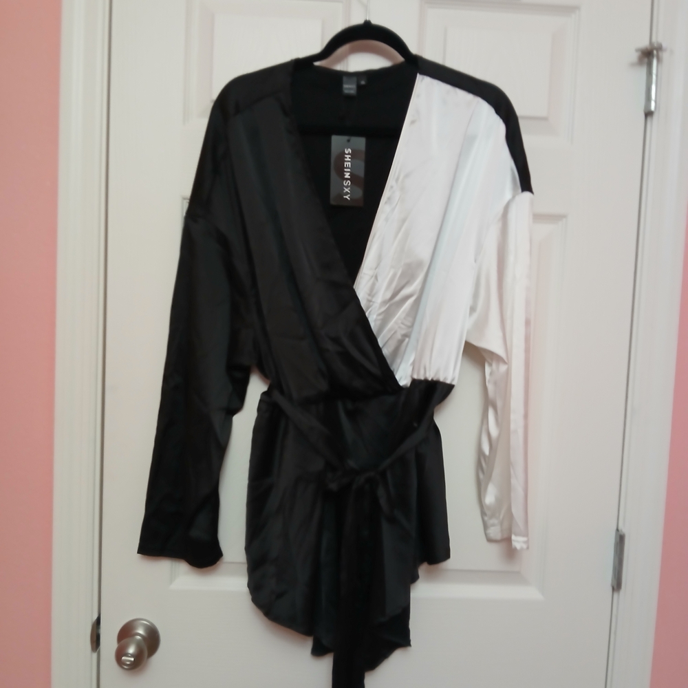 ❗️❗️❗️ 3 FOR 30 BUNDLE ❗️❗️❗️SHEIN Black and White Satin Blouse